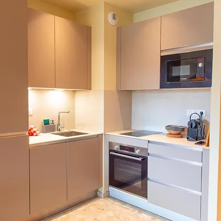 Отель La Menado Кавалер-сюр-Мер