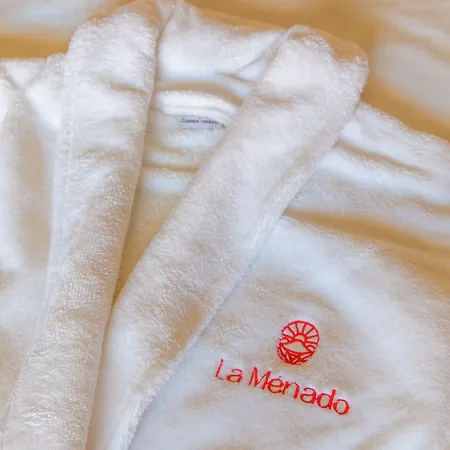 Отель La Menado Кавалер-сюр-Мер