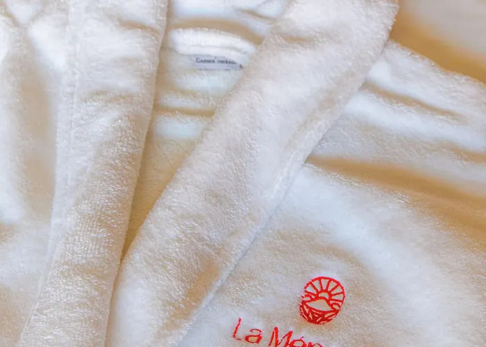 فندق La Menado كافالير سور مير